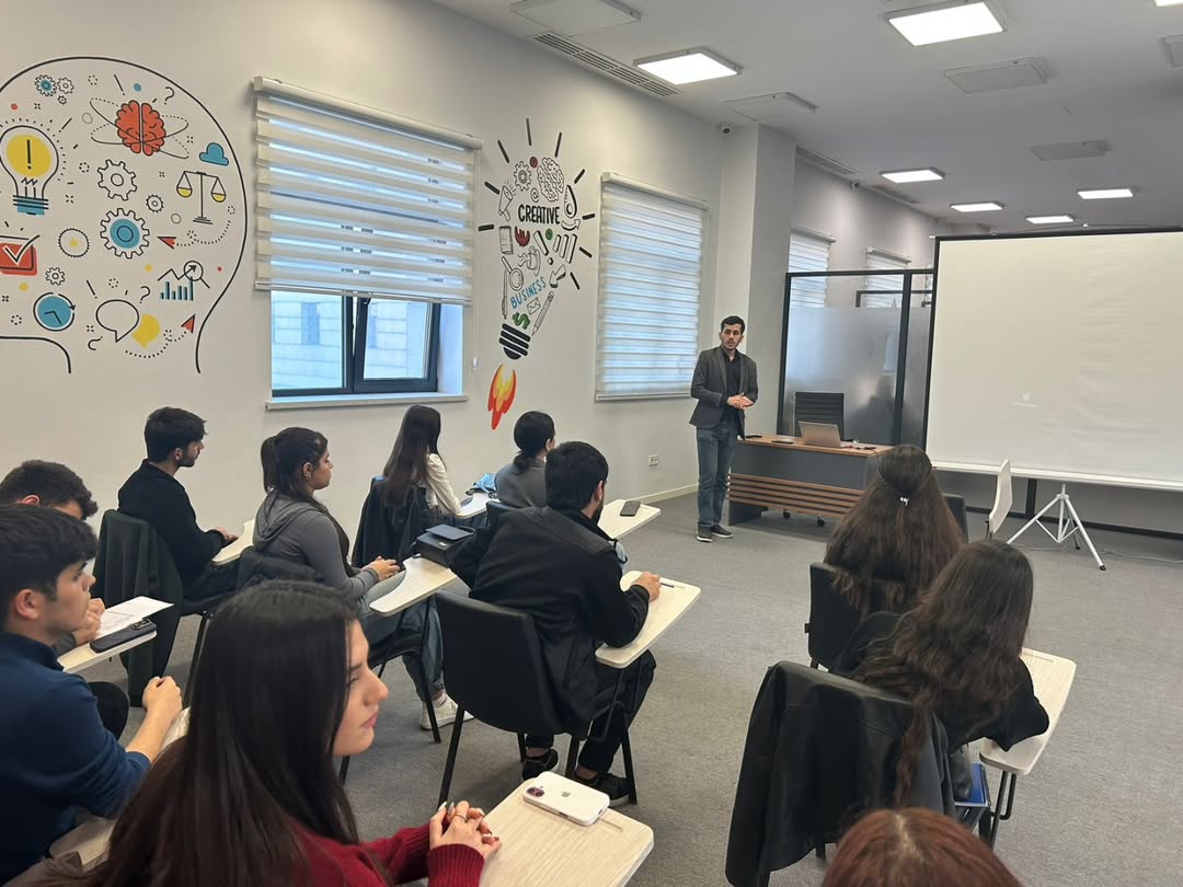 Rəqəmsal marketinqin növləri mövzusunda növbəti təlim keçirilib.