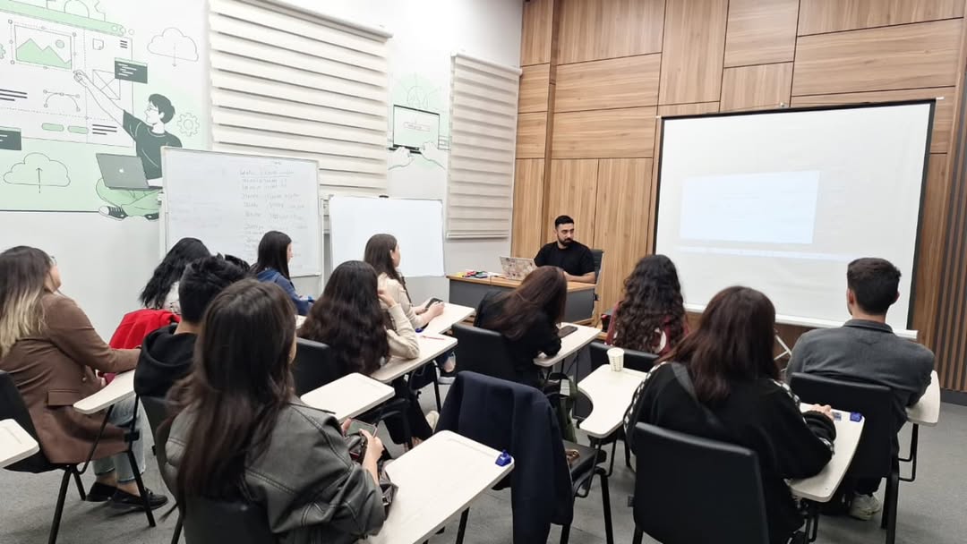 Satış məlumatlarının analizi mövzusunda növbəti təlim keçirilib.