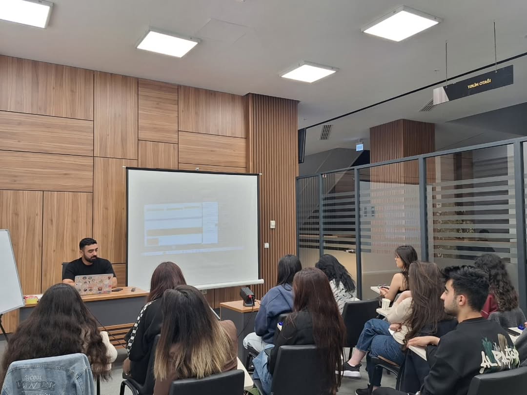 Power BI və Excel-də süni intellekt inteqrasiyası mövzusunda növbəti təlim keçirilib.