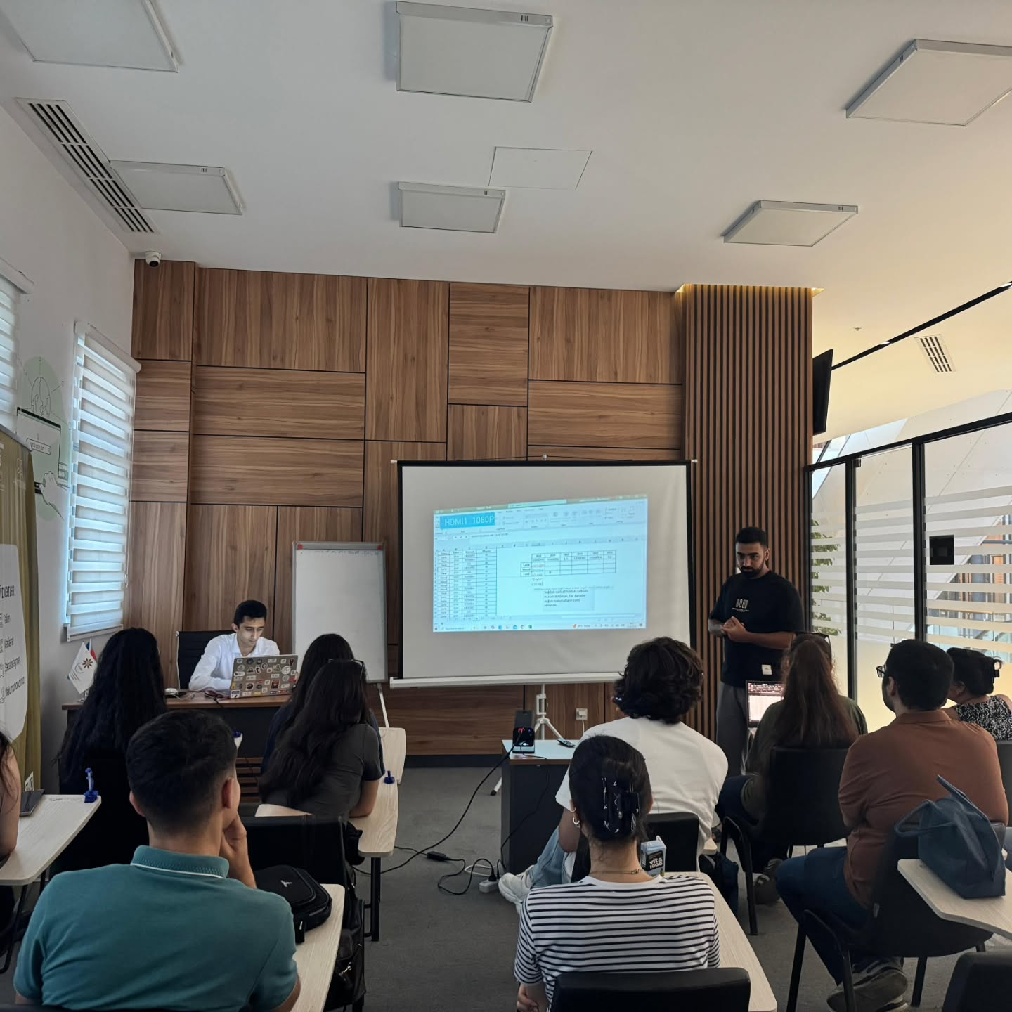 "Power BI-ya giriş" mövzusunda növbəti təlim keçirilib.