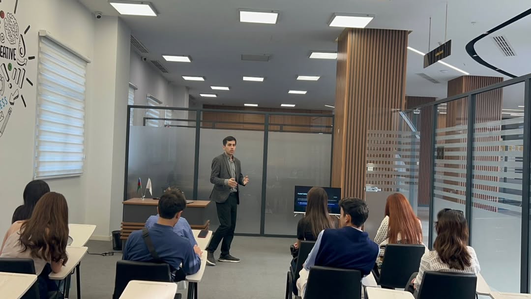 Hədəf auditoriyanı tanı! mövzusunda növbəti təlim keçirilib.